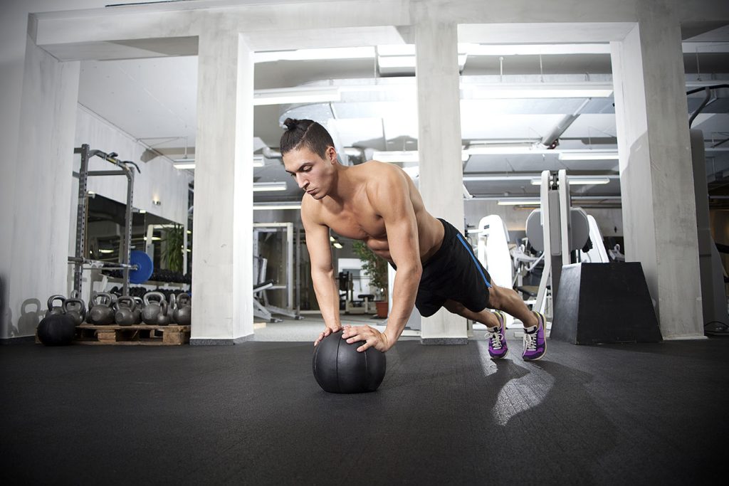 Hombre haciendo crossfit