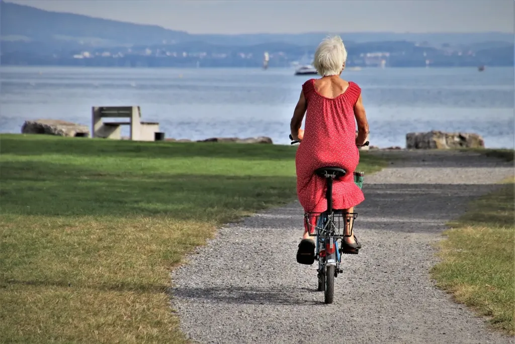 Mujer montando en bicicleta